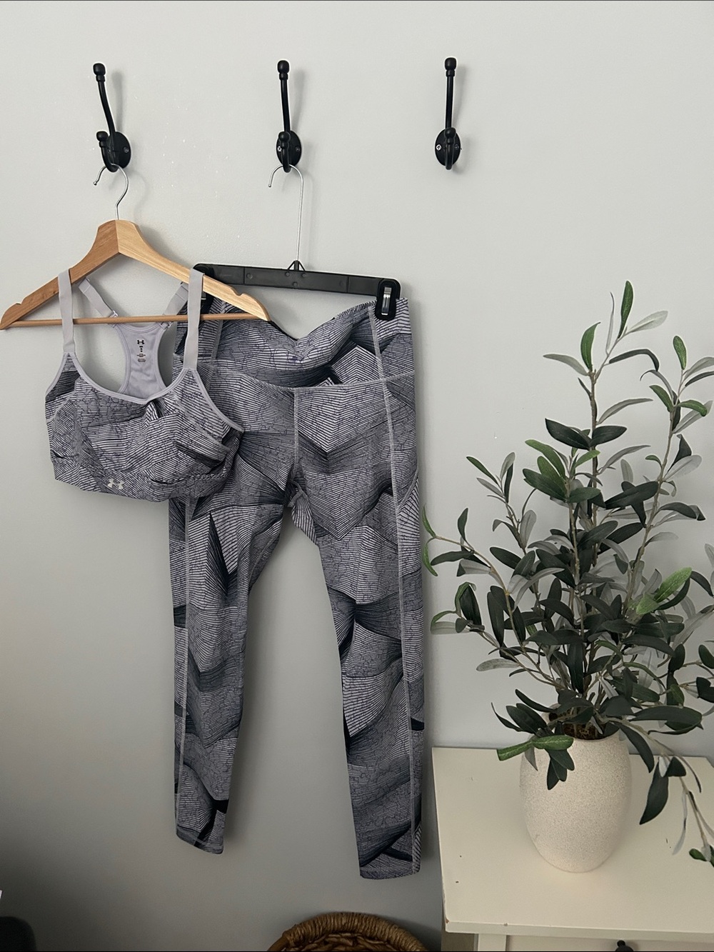 Under Armour Women's Lavender Geometric Print Leggings & Sports Bra Set